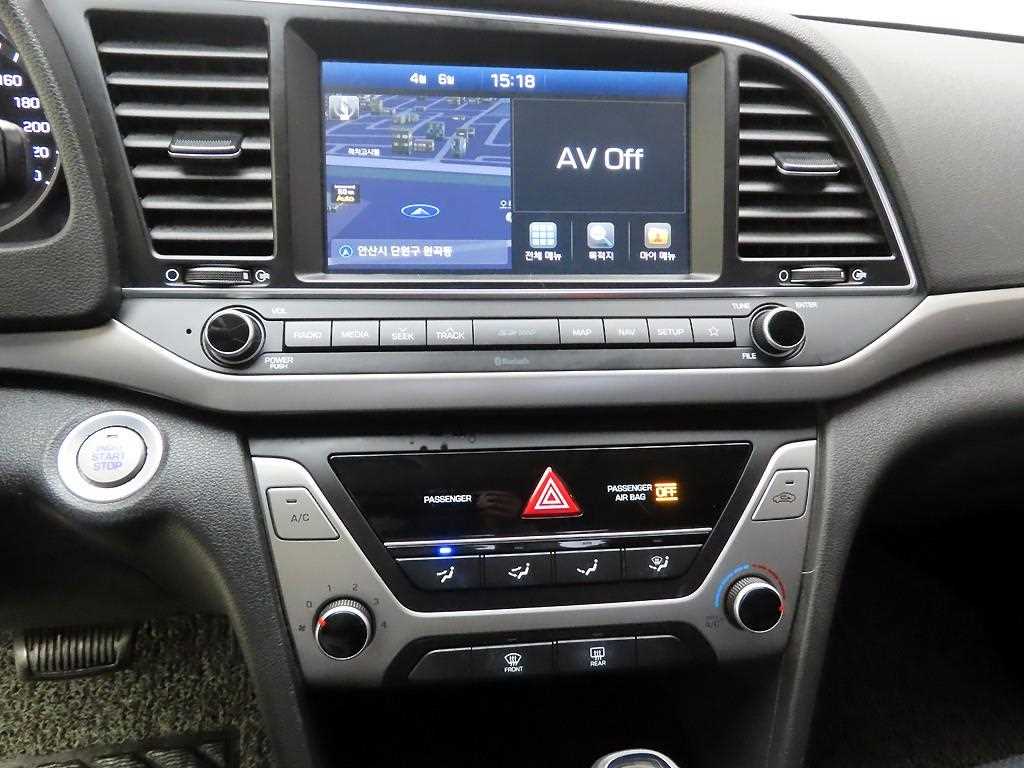 HYUNDAI Avante - Vista 9