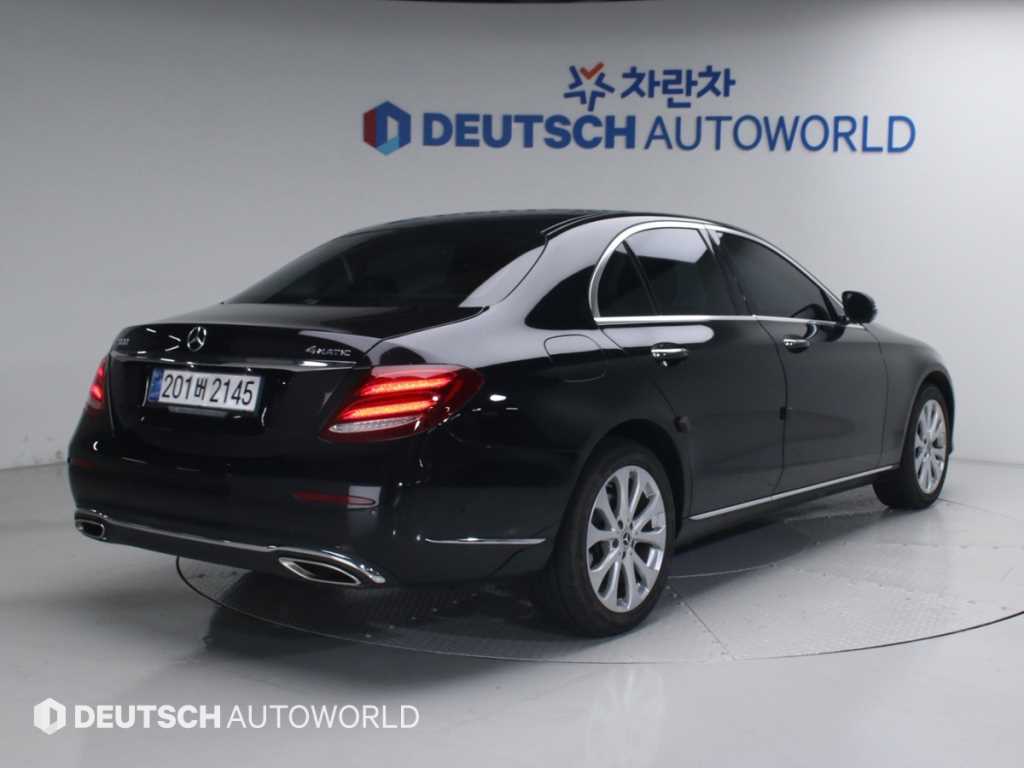 Mercedes Benz E class - Vista 2