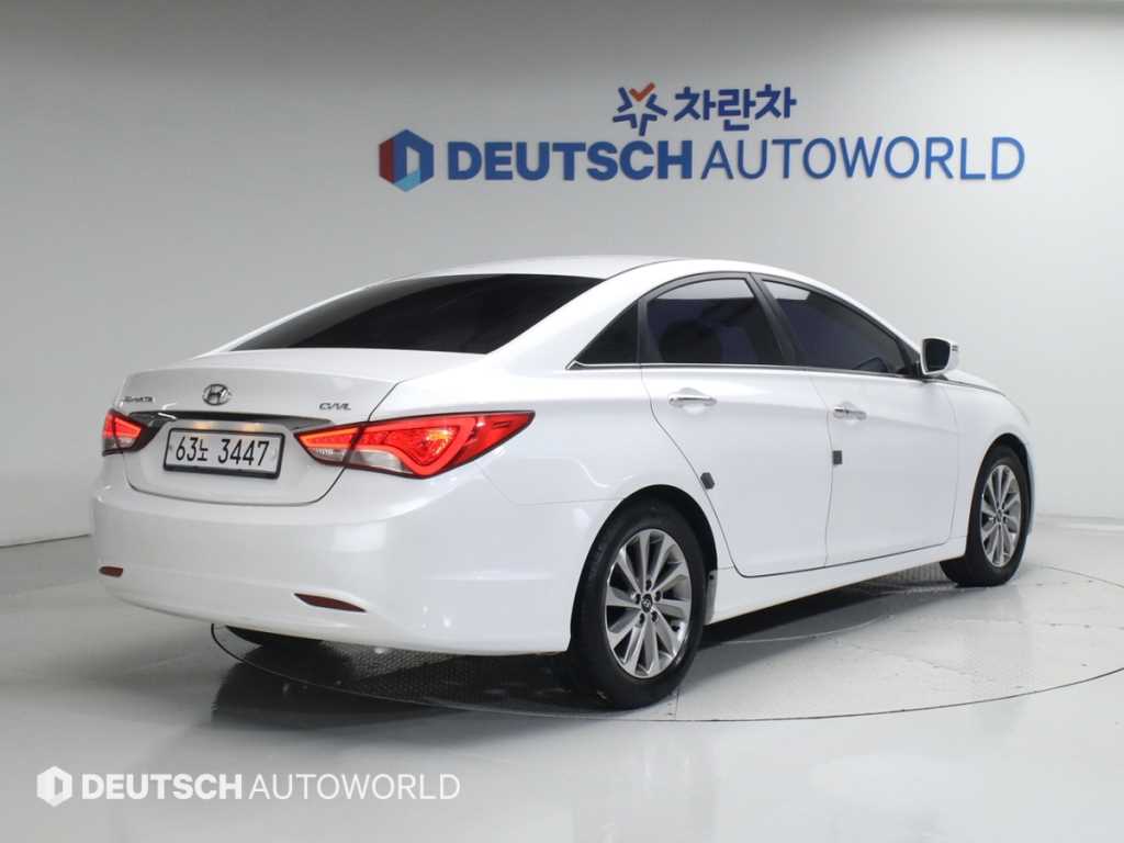 HYUNDAI Sonata - Vista 2