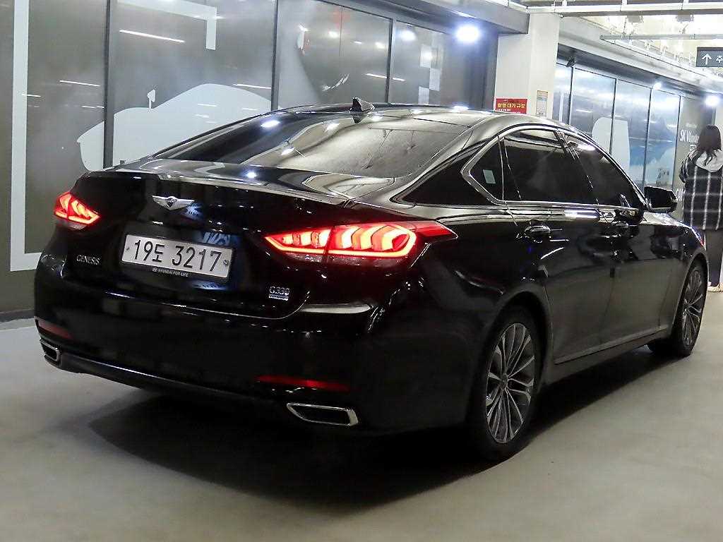 HYUNDAI Genesis - Vista 4