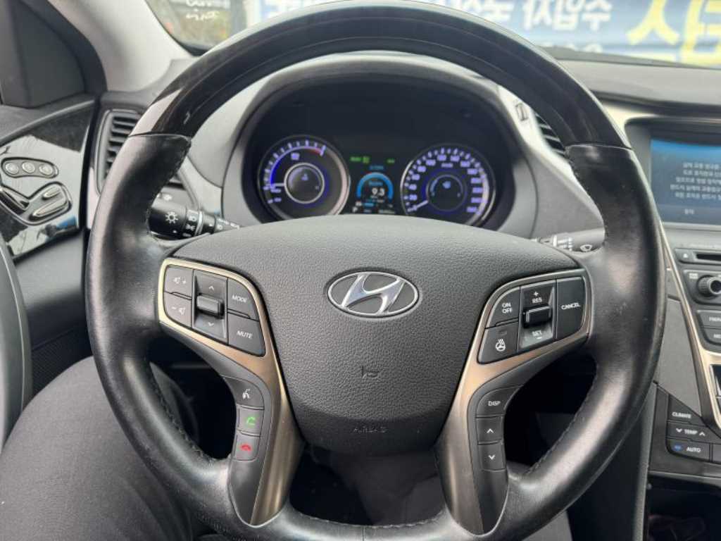 HYUNDAI Grandeur - Vista 10