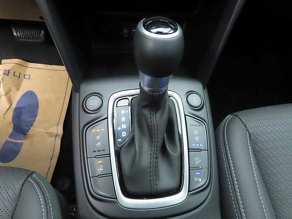 HYUNDAI Kona - Vista 10