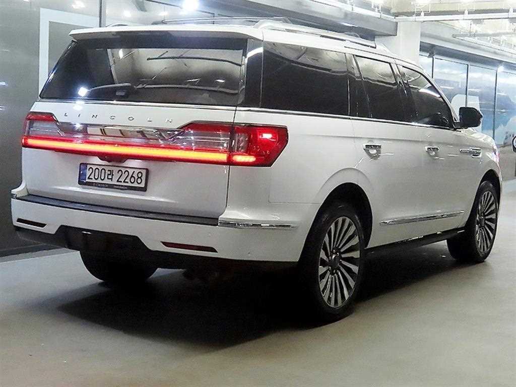 Lincoln Navigator - Vista 4