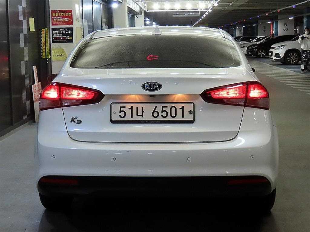 KIA K3 - Vista 5