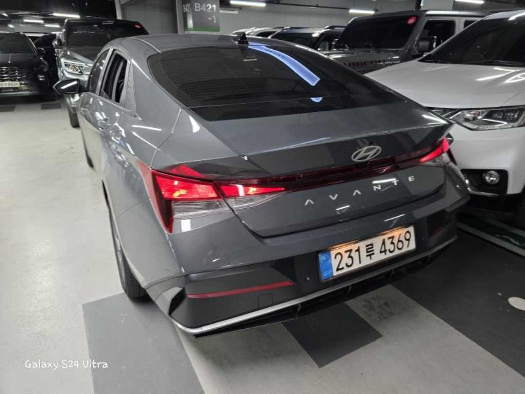 HYUNDAI Avante - Vista 2