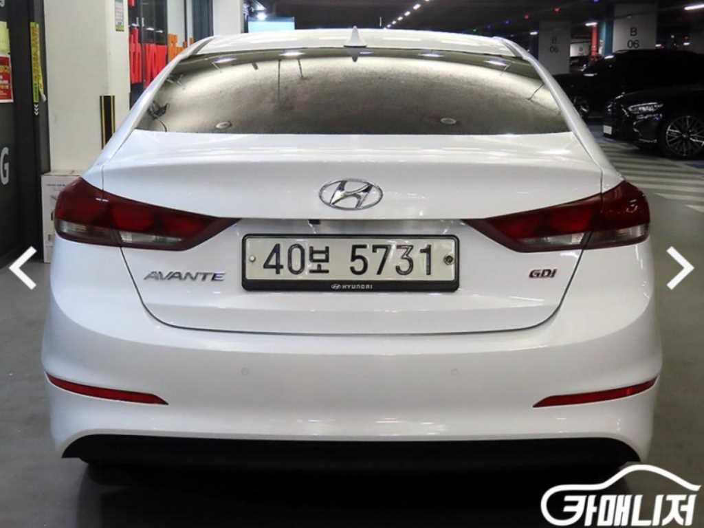 HYUNDAI Avante - Vista 5