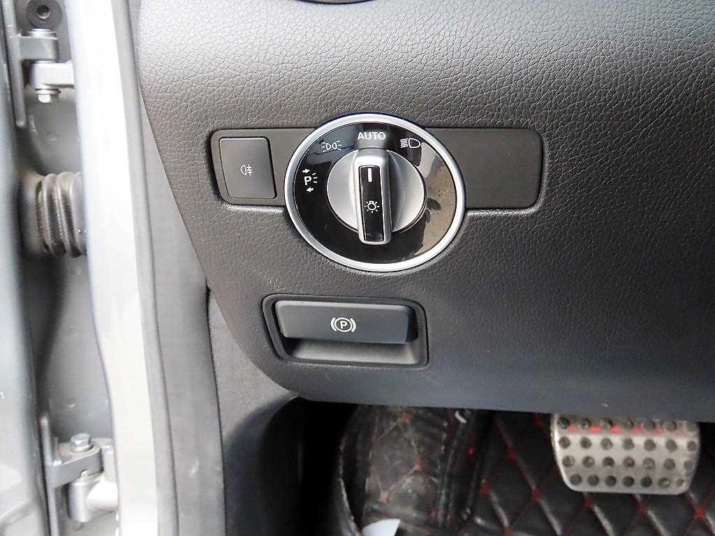 Mercedes Benz SLK Class - Vista 12