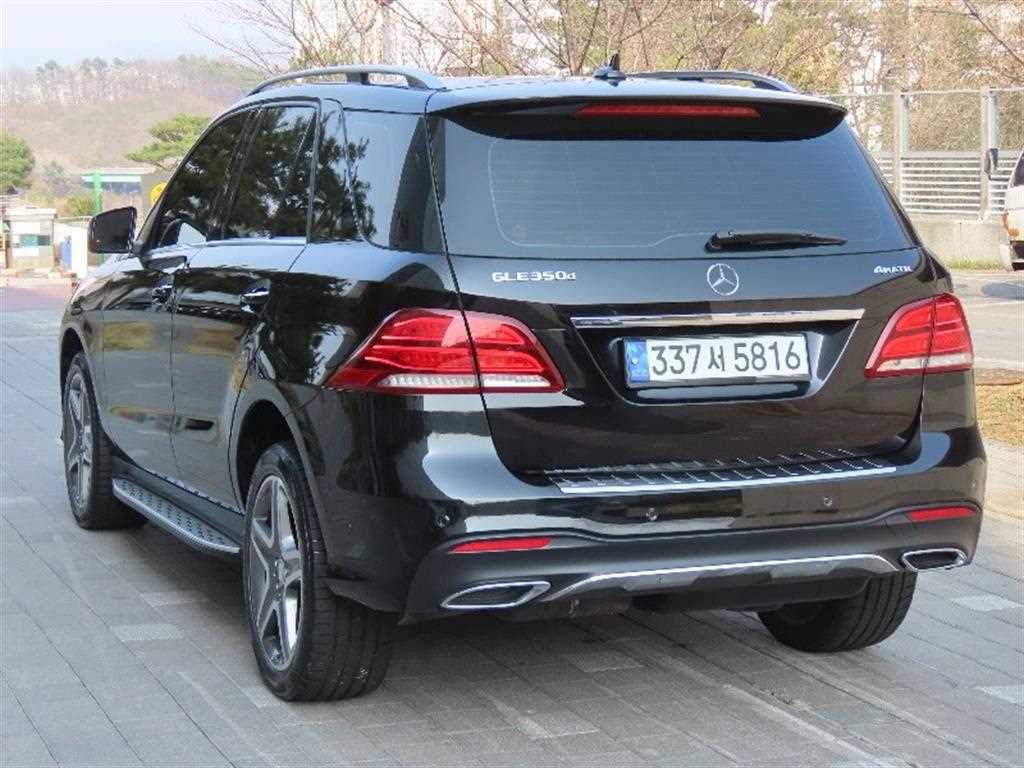 Mercedes Benz GLE Class - Vista 4