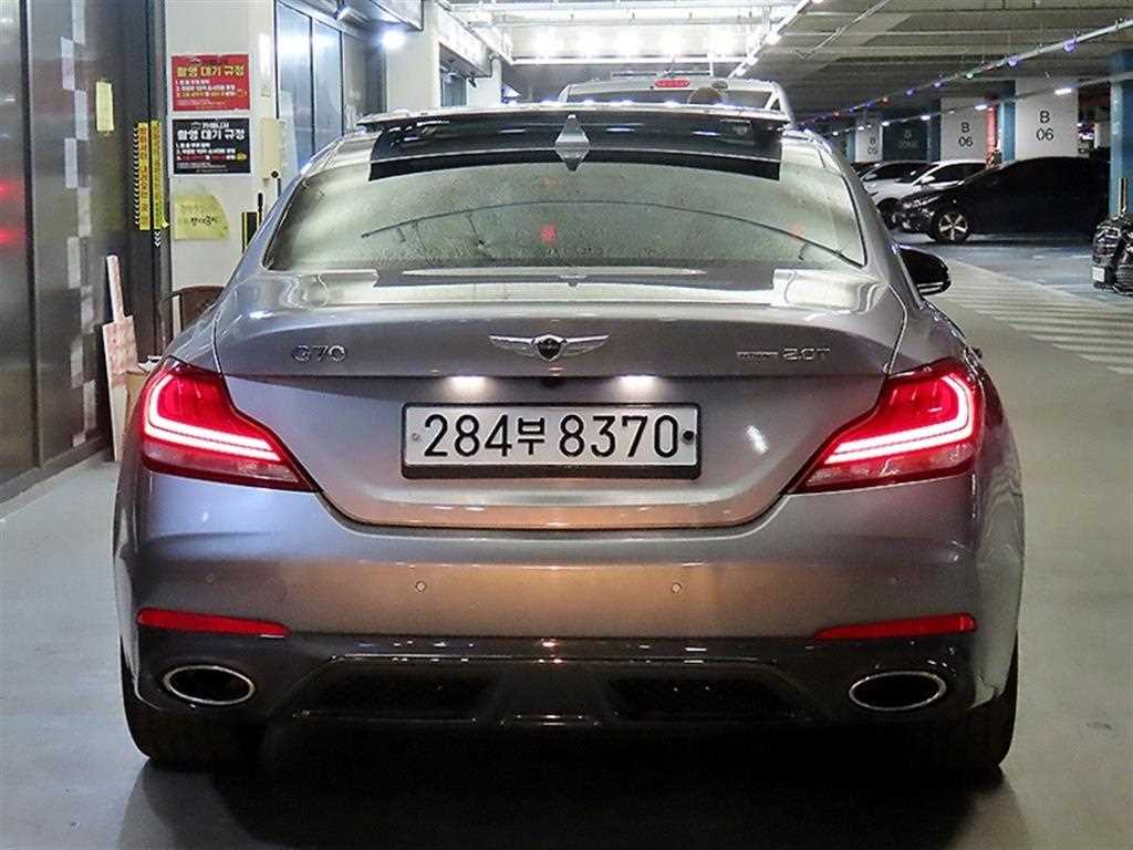 Genesis G70 - Vista 5