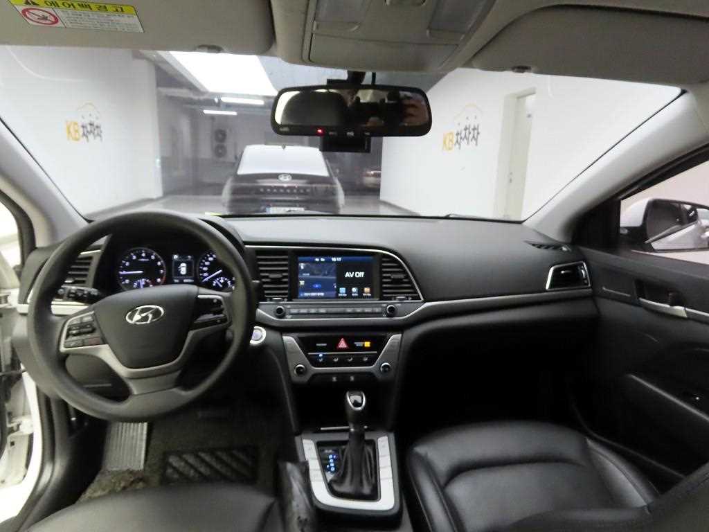 HYUNDAI Avante - Vista 6