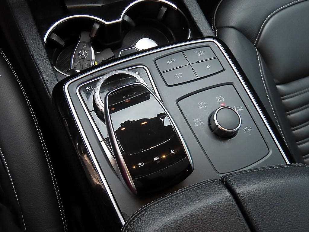 Mercedes Benz GLE Class - Vista 12