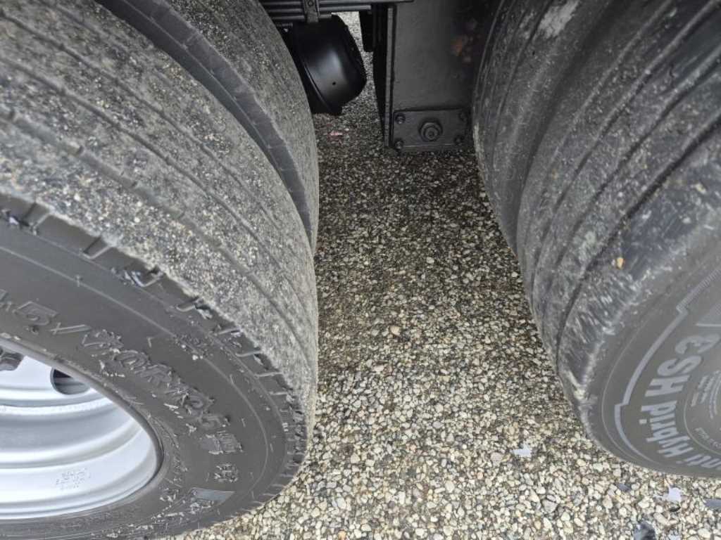 medium and large cargo truck - Vista 11