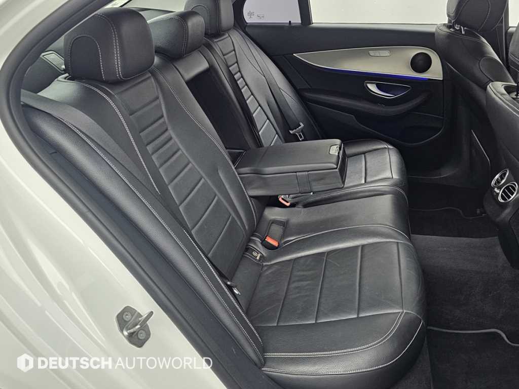 Mercedes Benz E class - Vista 12