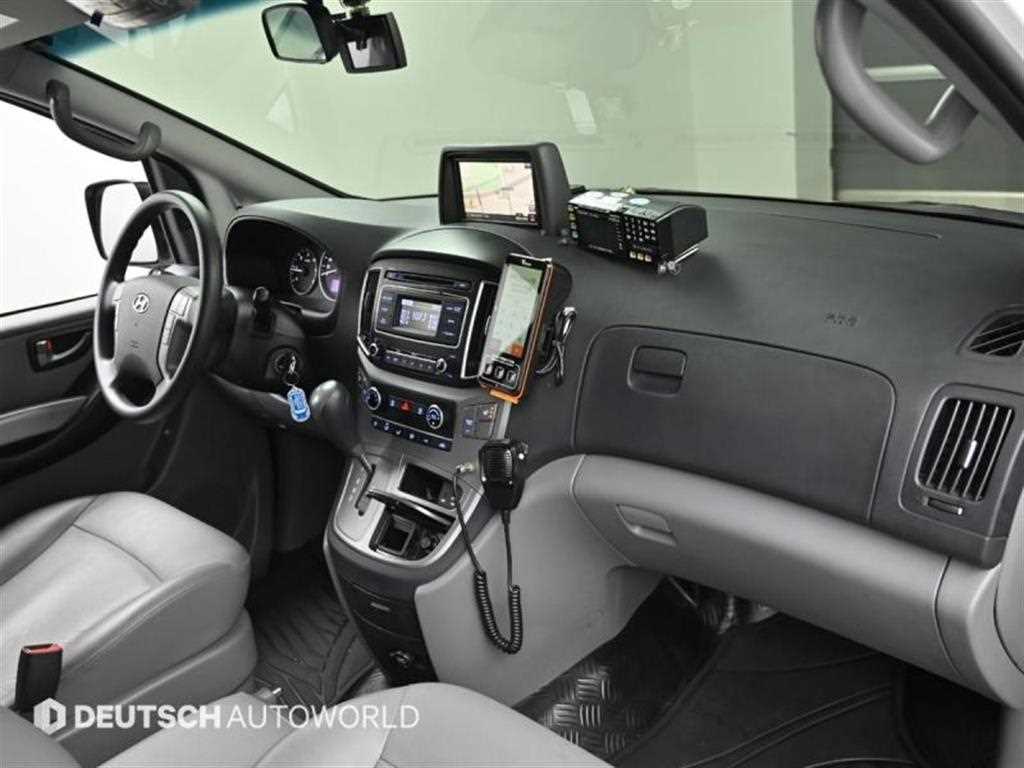 HYUNDAI Starex - Vista 7