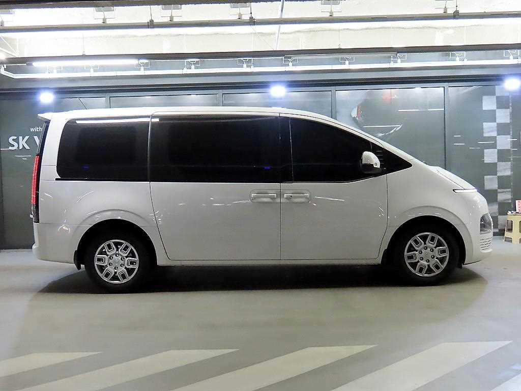 HYUNDAI Staria - Vista 3