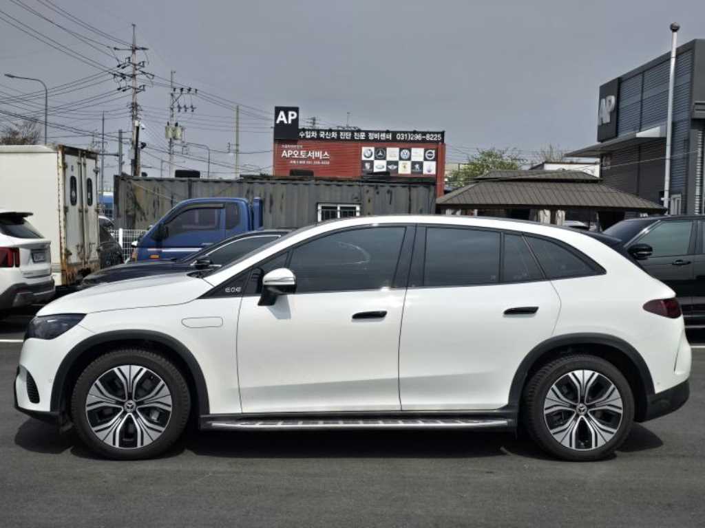 Mercedes Benz EQE - Vista 3