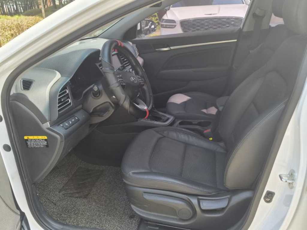 HYUNDAI Avante - Vista 6