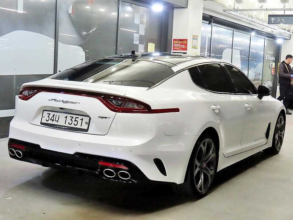 KIA Stinger - Vista 4