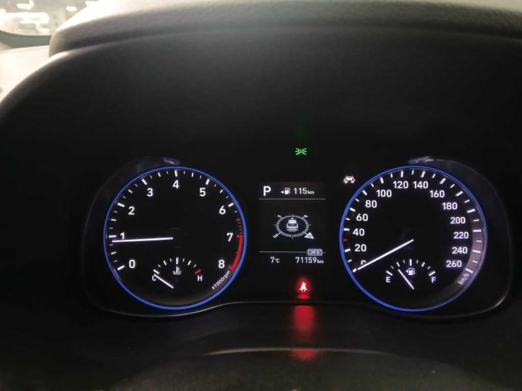 HYUNDAI Kona - Vista 9