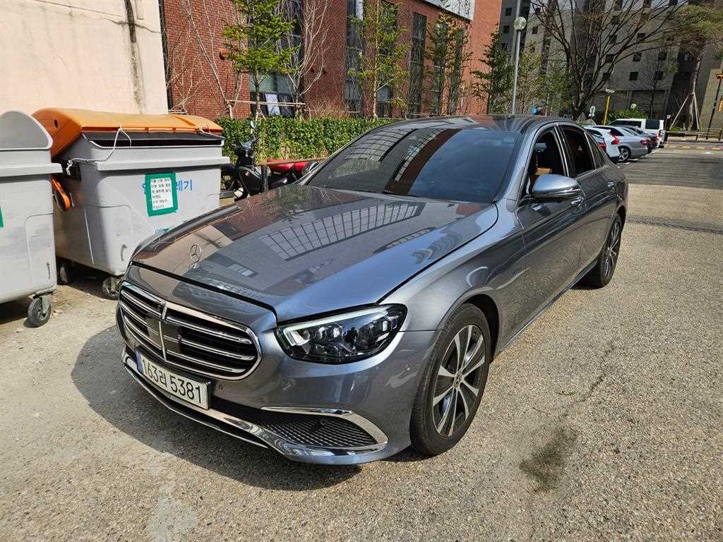 Mercedes Benz E class - Vista 3