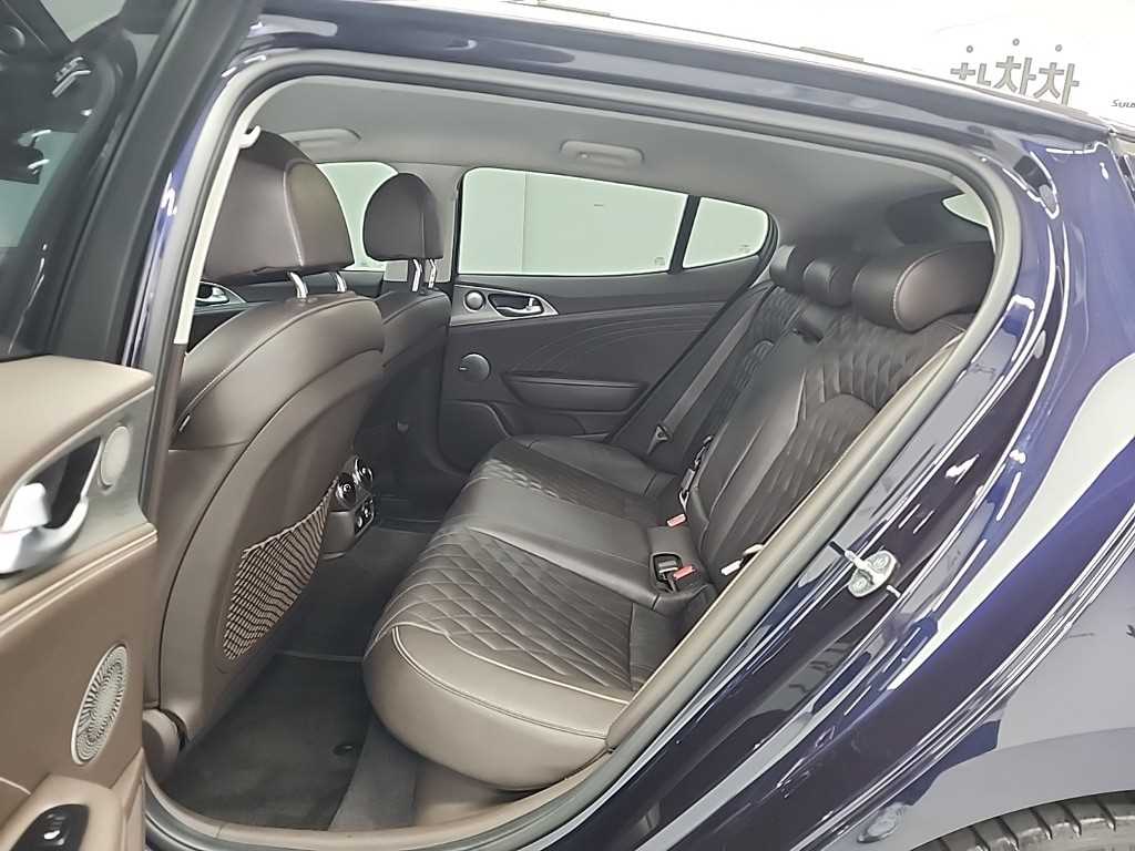 KIA Stinger - Vista 12