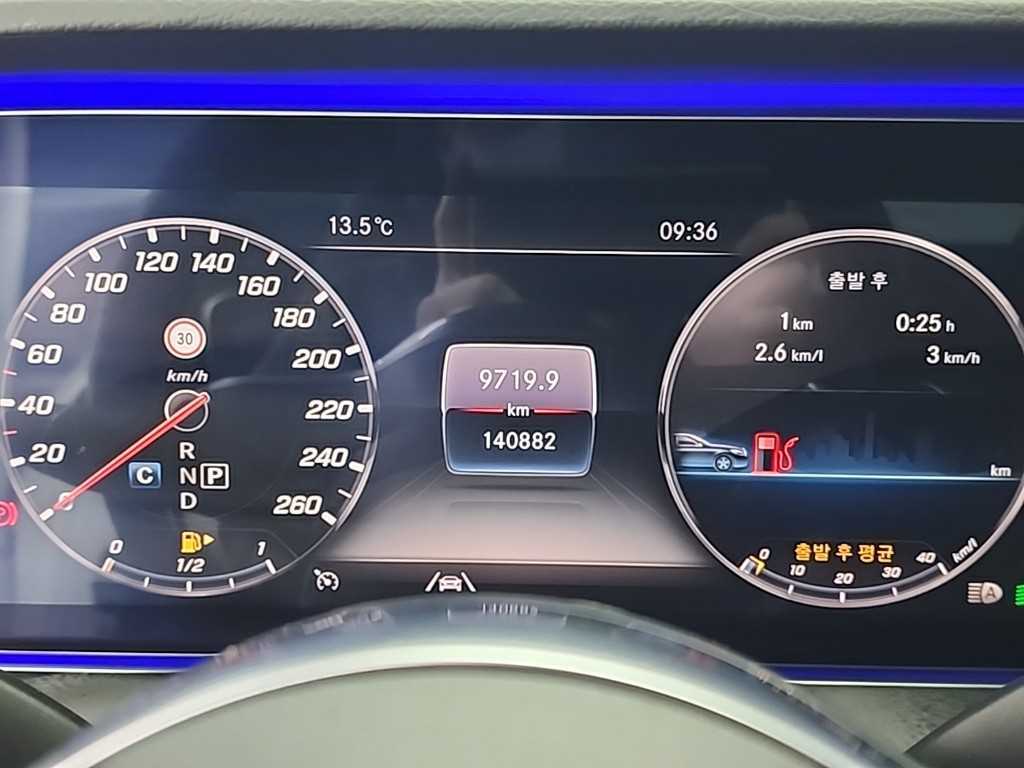 Mercedes Benz E class - Vista 6