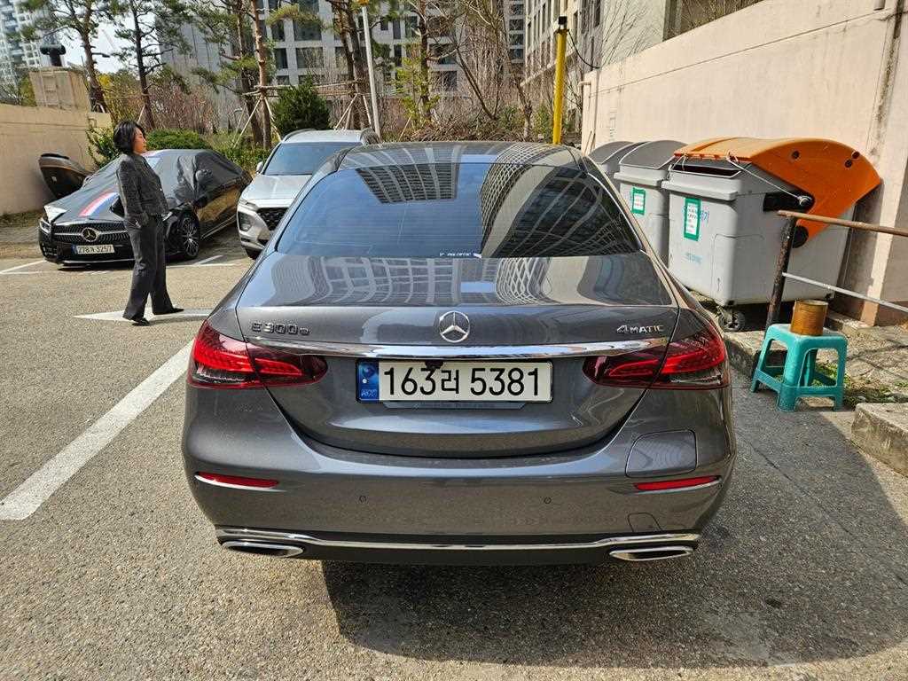 Mercedes Benz E class - Vista 4