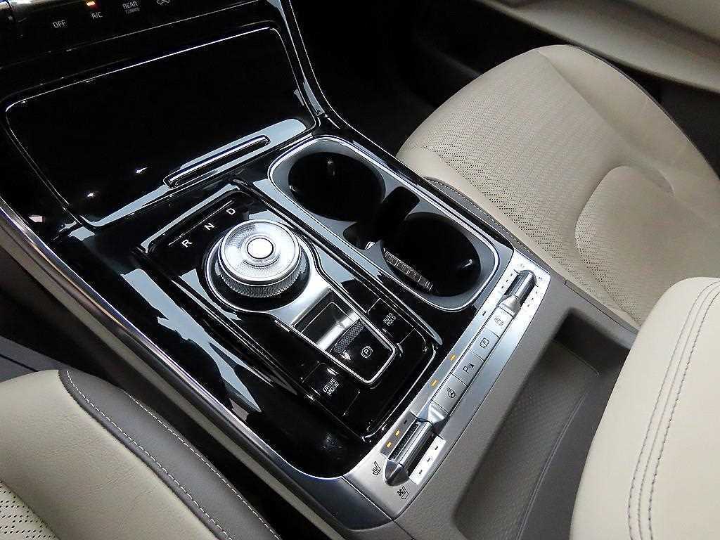 KIA Carnival - Vista 11