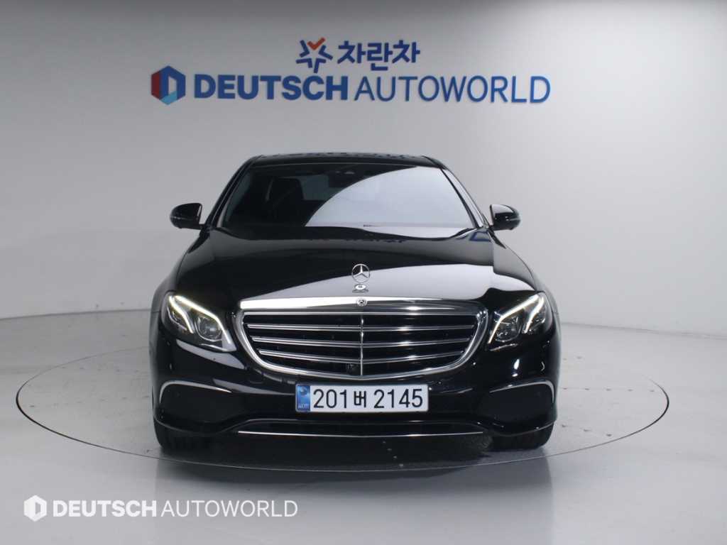 Mercedes Benz E class - Vista 3