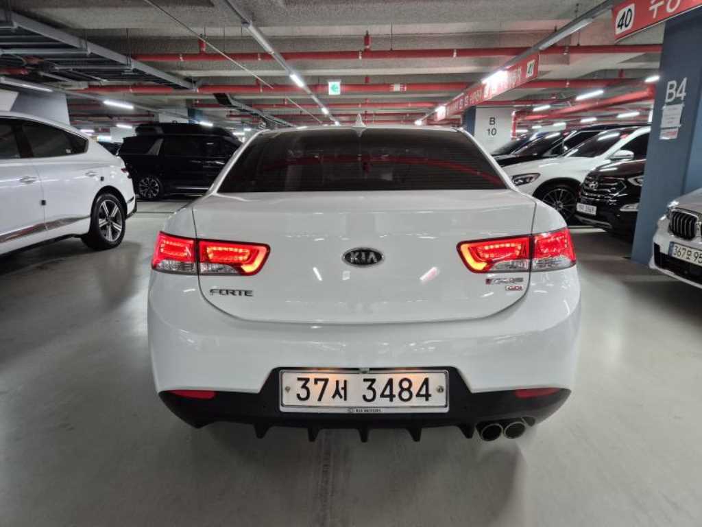KIA Forte - Vista 4