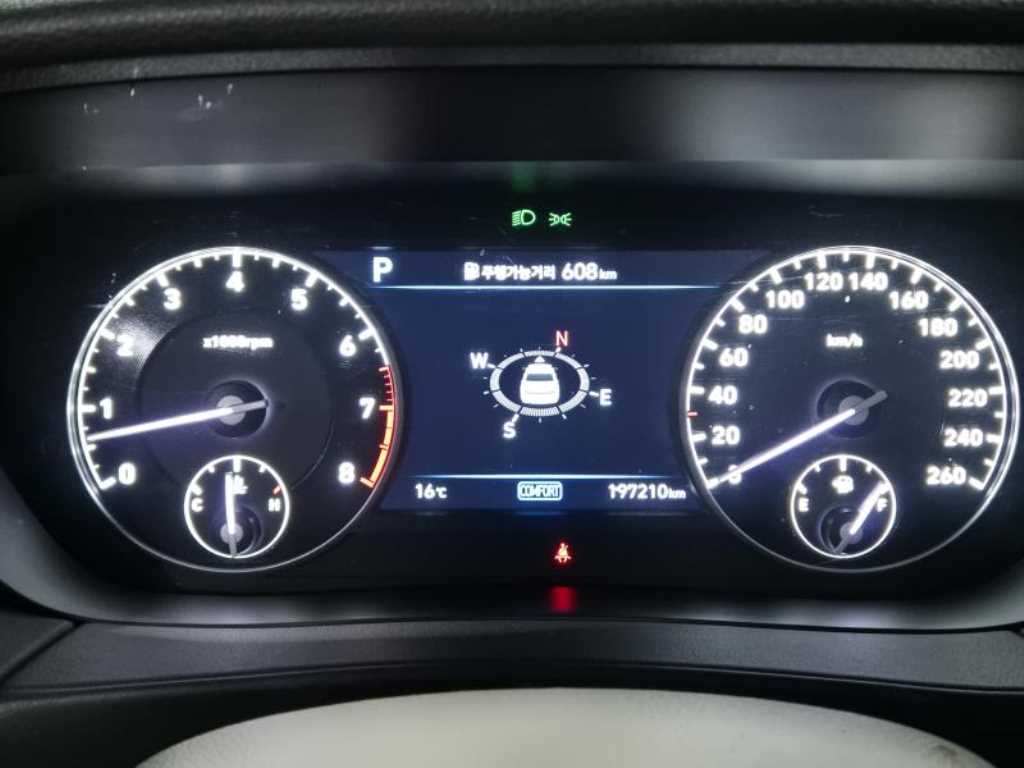 Genesis G90 - Vista 10