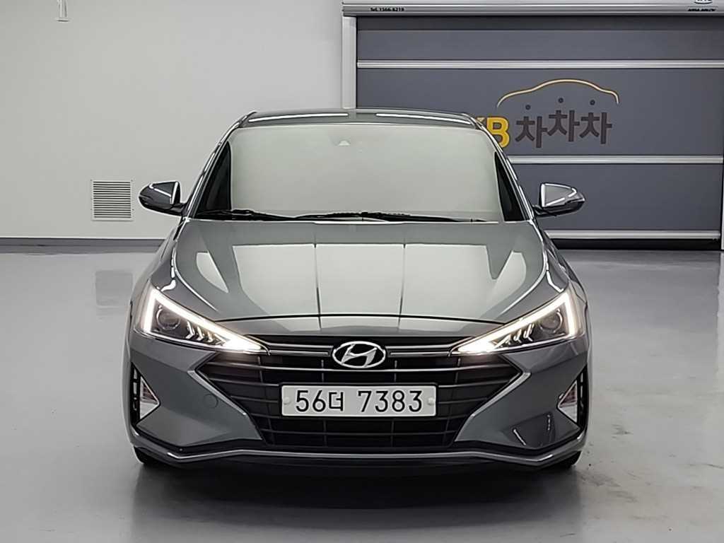 HYUNDAI Avante - Vista 2