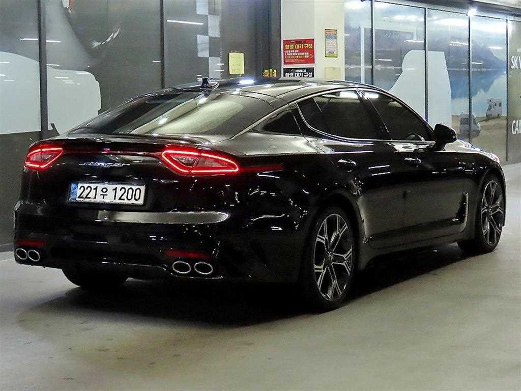 KIA Stinger - Vista 4