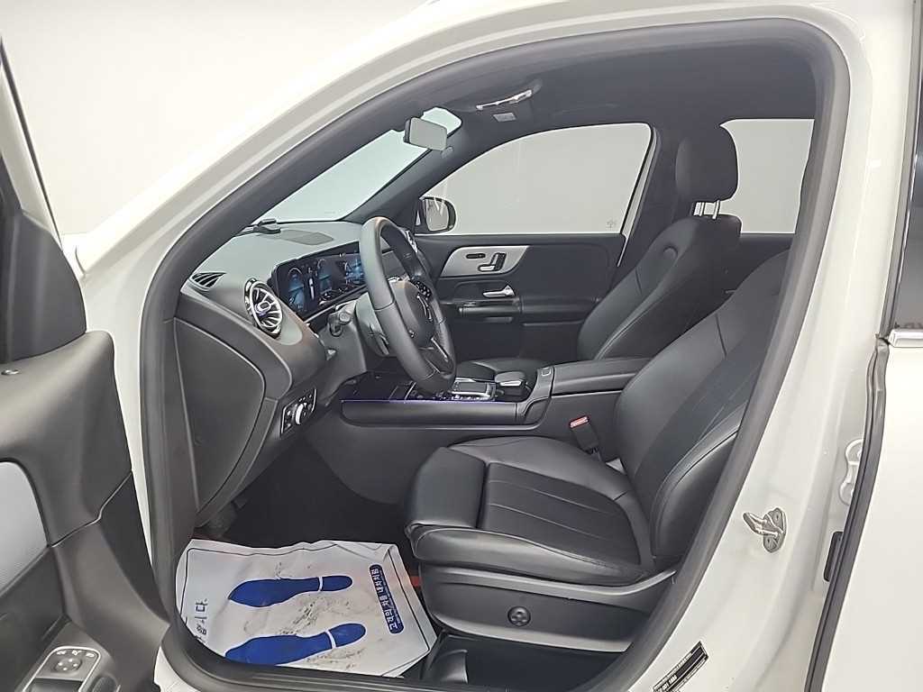 Mercedes Benz GLB Class - Vista 12