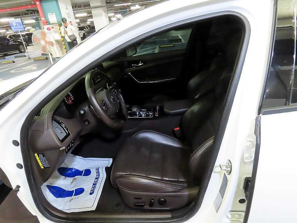 KIA Stinger - Vista 6