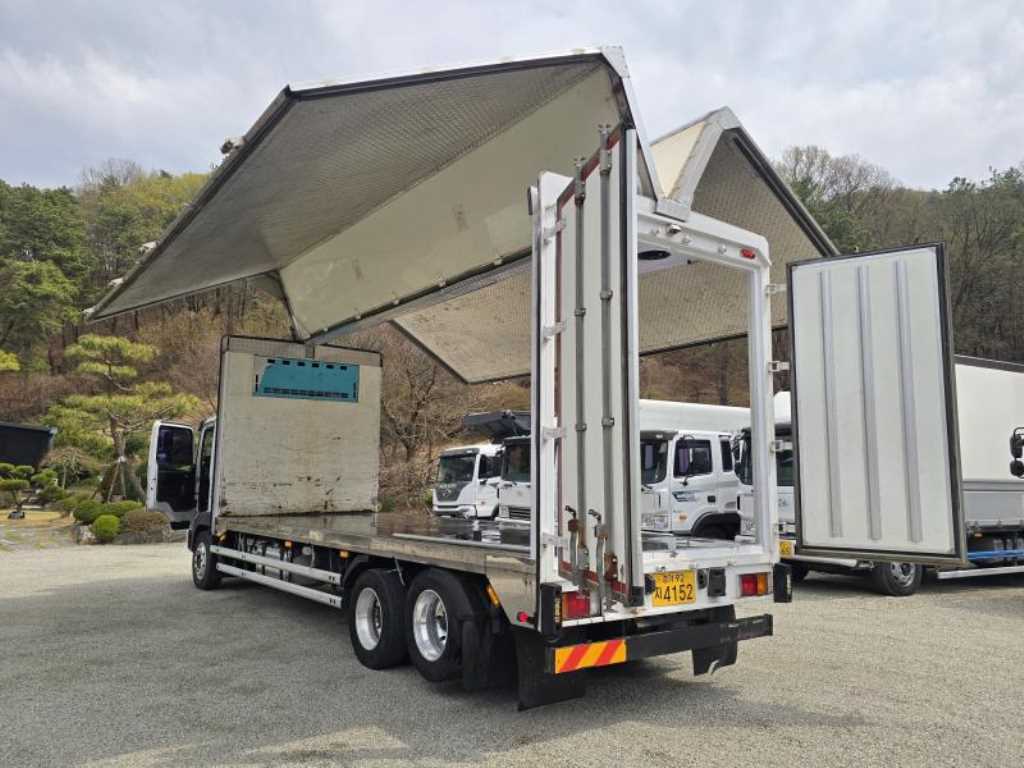 medium and large cargo truck - Vista 9