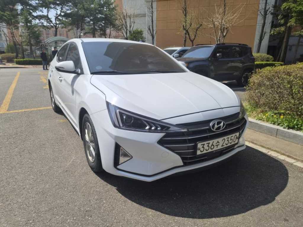HYUNDAI Avante - Vista 2