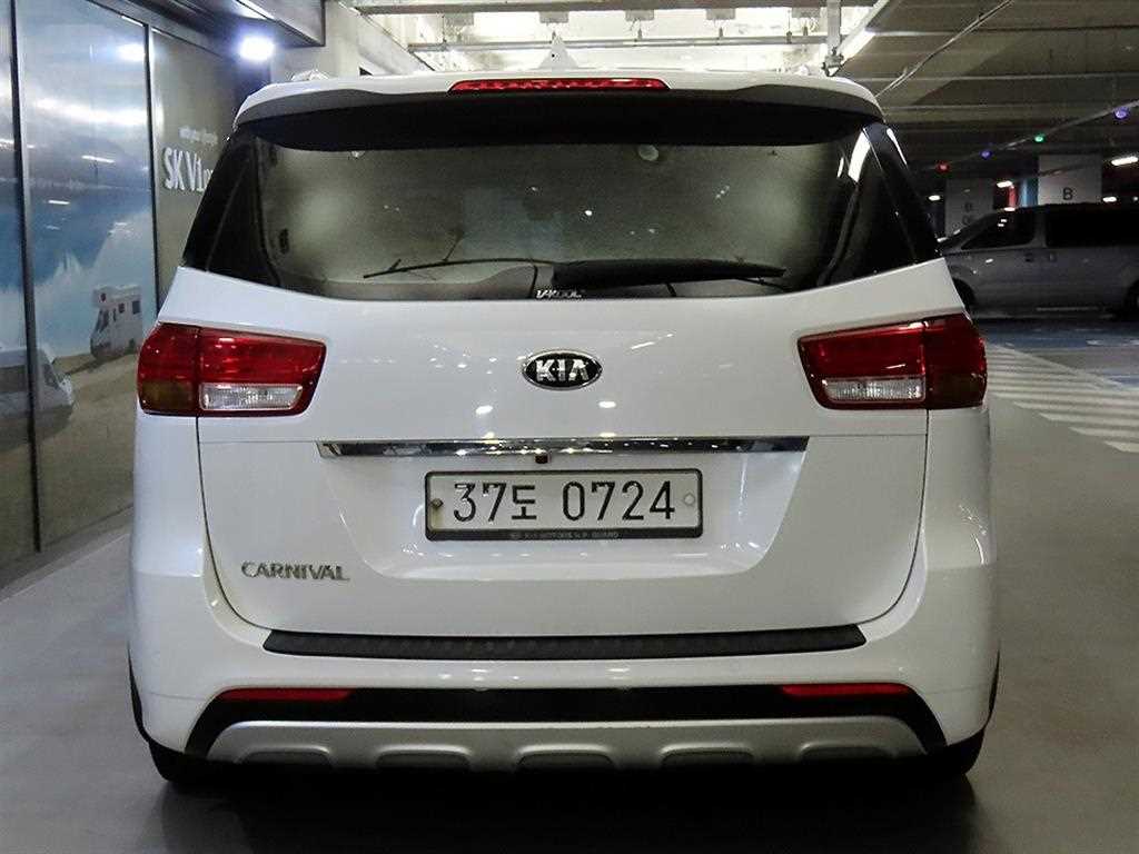 KIA Carnival - Vista 5