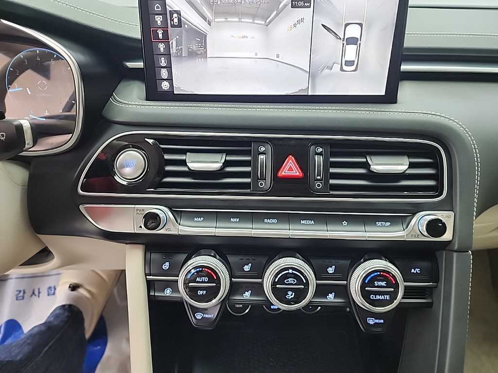 Genesis G70 - Vista 10