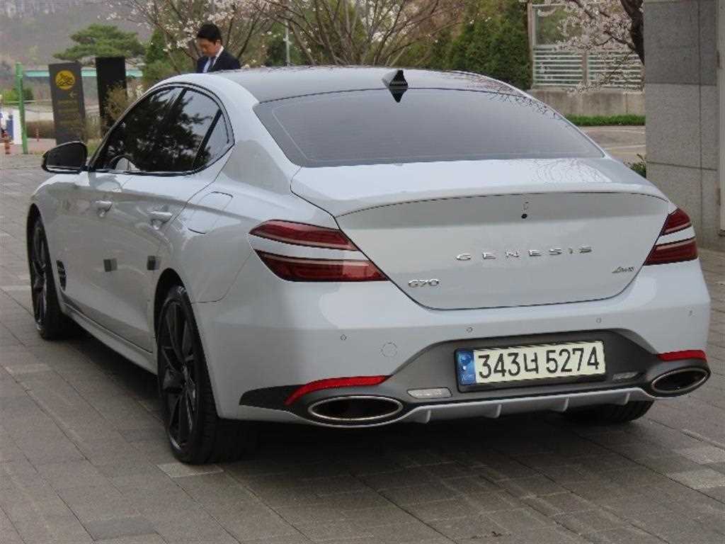 Genesis G70 - Vista 4