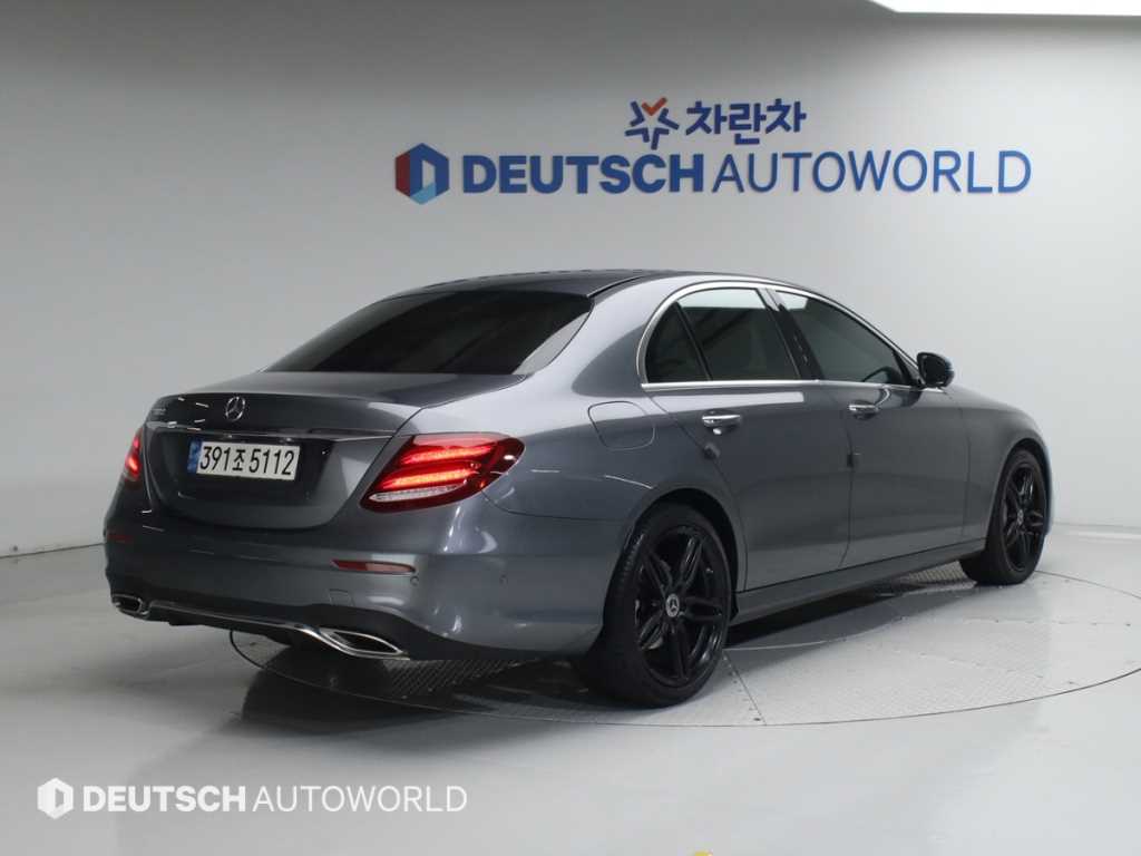 Mercedes Benz E class - Vista 3