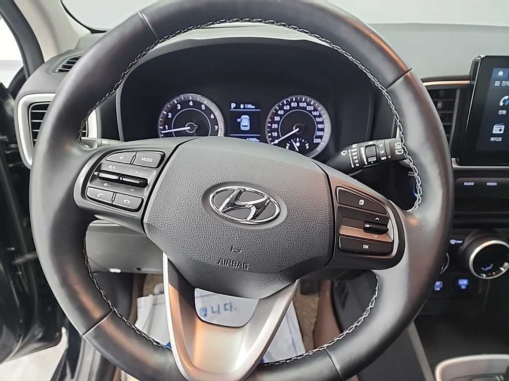 HYUNDAI Venue - Vista 10