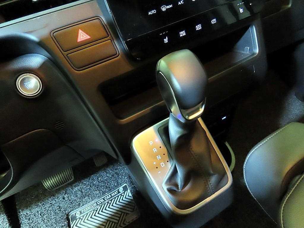 HYUNDAI Staria - Vista 12