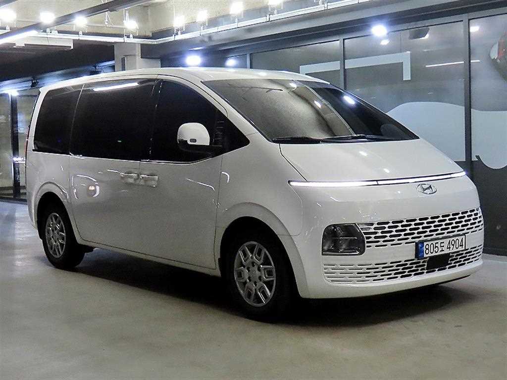 HYUNDAI Staria
