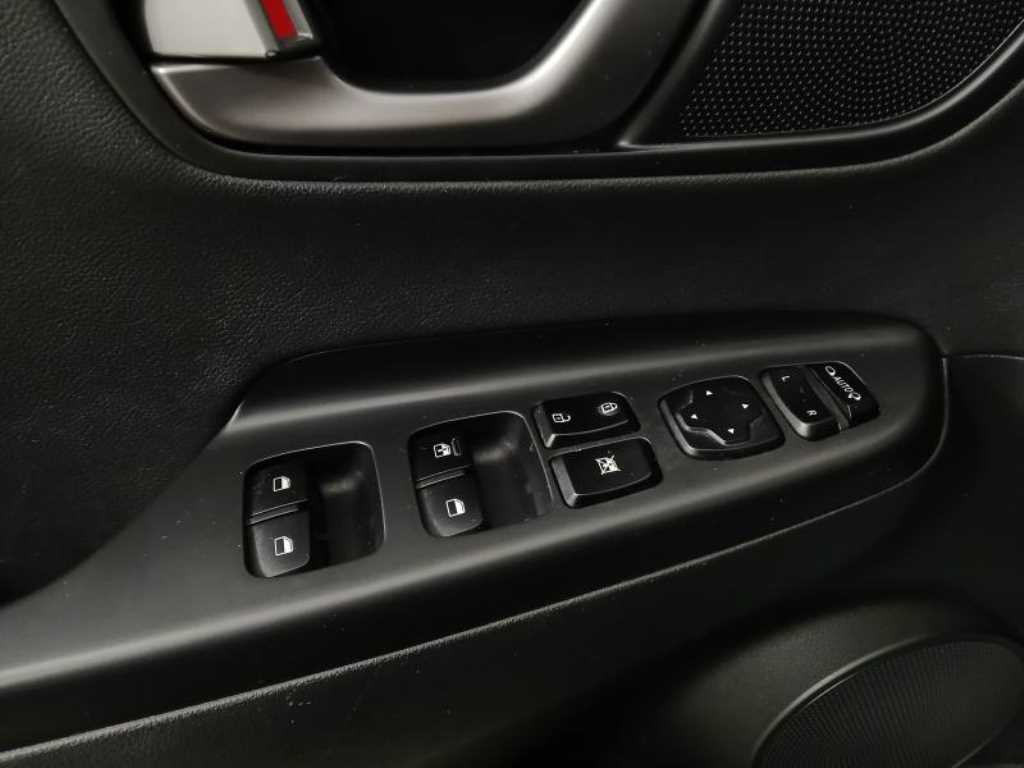 HYUNDAI Kona - Vista 10