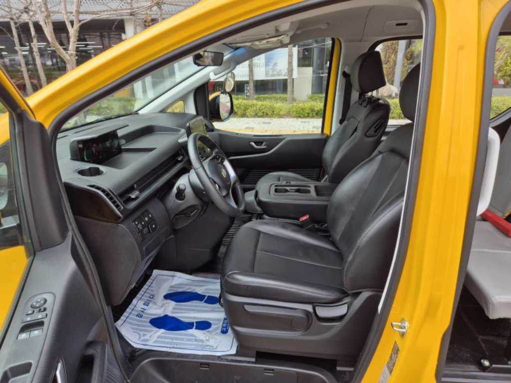 HYUNDAI Staria 2025 Amarillo - Importación desde Corea - HF Imports Iquique - Foto 13