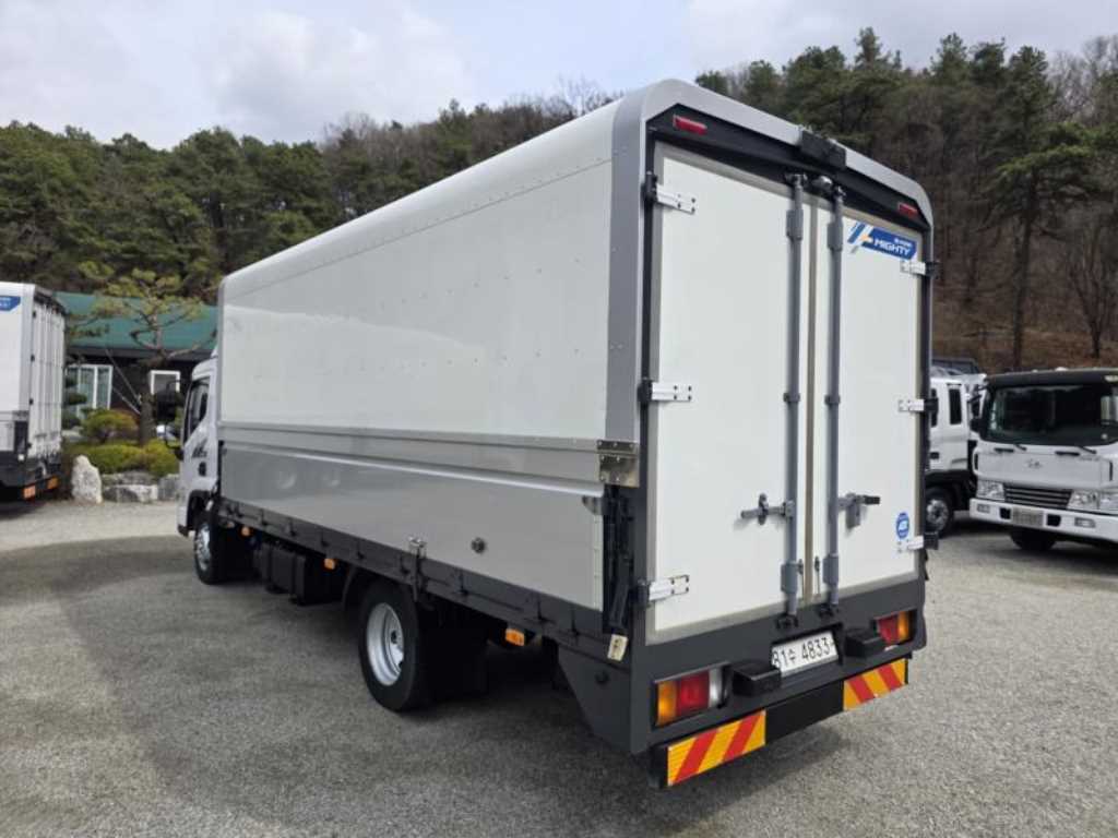 medium and large cargo truck - Vista 6