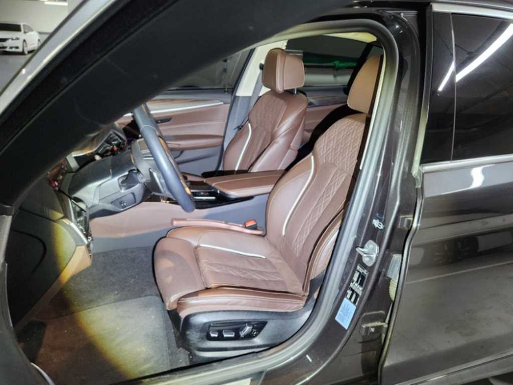 BMW 5 Series - Vista 5