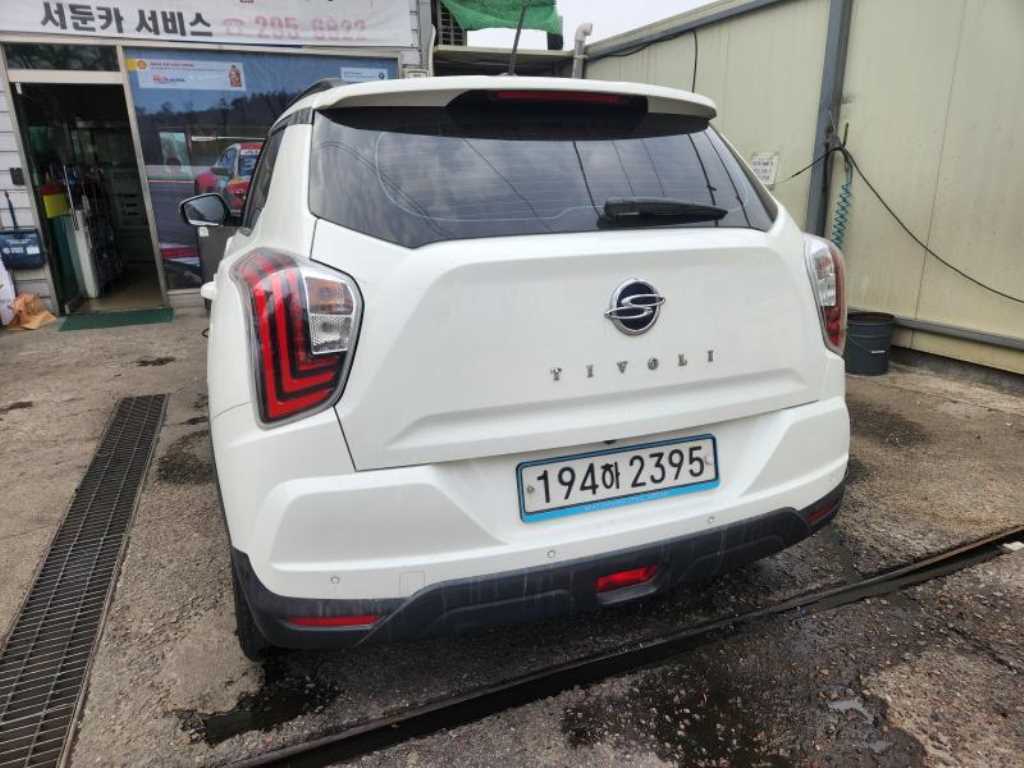 Ssangyong Tivoli - Vista 4
