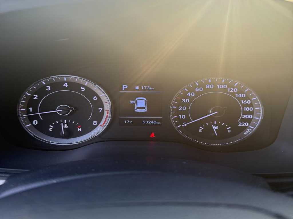 HYUNDAI Venue - Vista 8